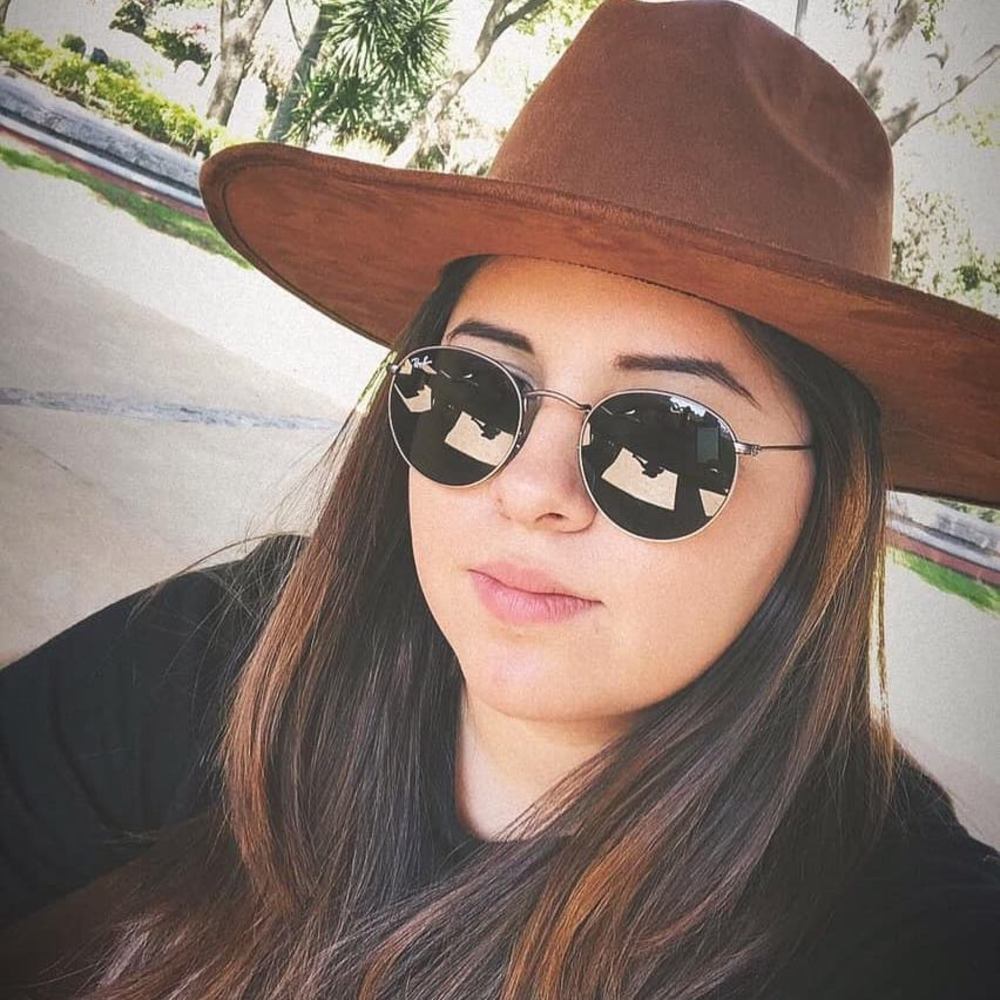 Meet your Posher, Valentina